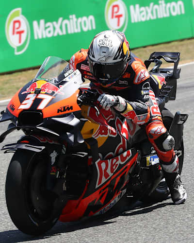 Pedro Acosta powers his Red Bull KTM race bike around Changwat Buriram circuit during Thailand MotoGP 2025, showcasing speed and skill in bold Red Bull livery