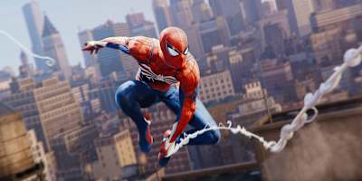Screenshot aus Marvel's Spider-Man zeigt den Helden beim Schwinen durch New York City.