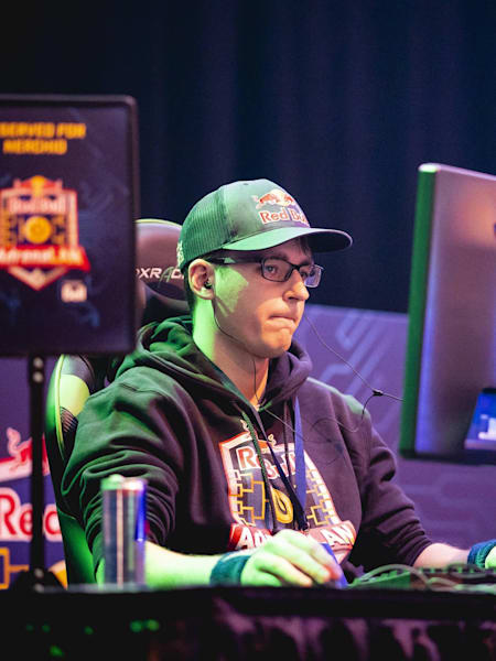 Un jugador de esports en un evento de Red Bull