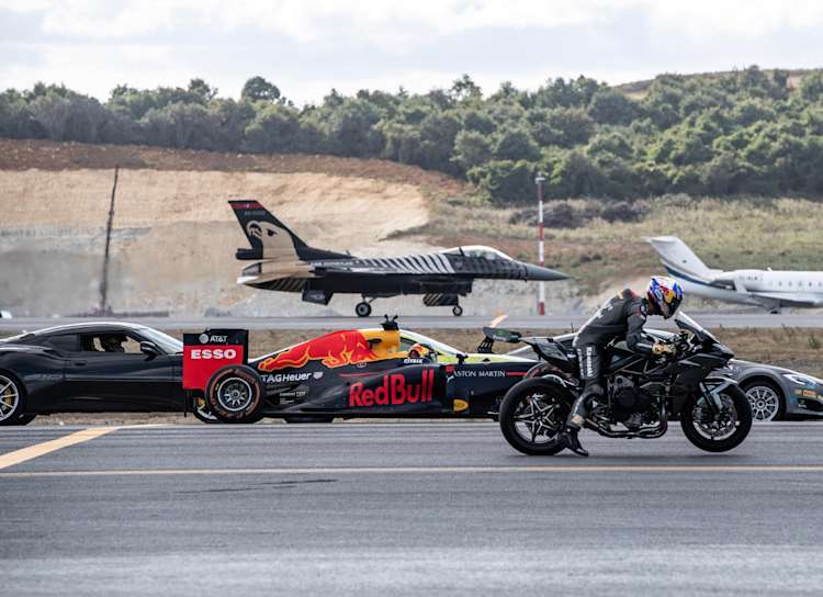 きらめくグリーンレッドブル 念願の埼京線をGETした。 #撮り鉄ライフ #埼京線と愛車 #GUTSJAPAN