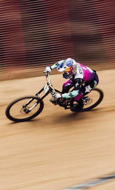 ロイック・ブルーニ | マウンテンバイク MTB ダウンヒルライダー