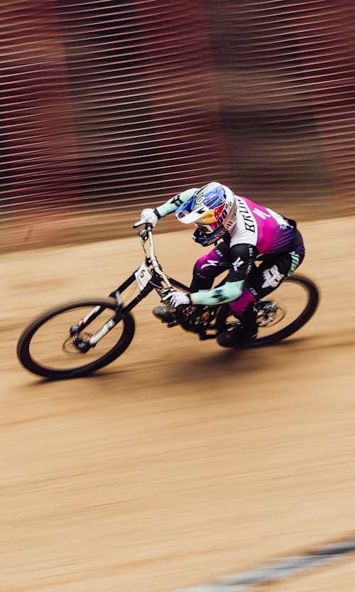 ロイック・ブルーニ | マウンテンバイク MTB ダウンヒルライダー