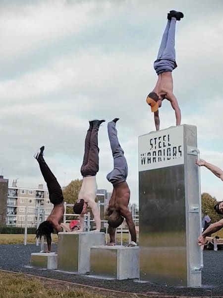 ロンドンを拠点にするキャリステニクス・チーム「Steel Warriors」