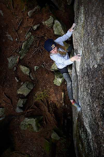 Jessica Pilz beim Bouldern.