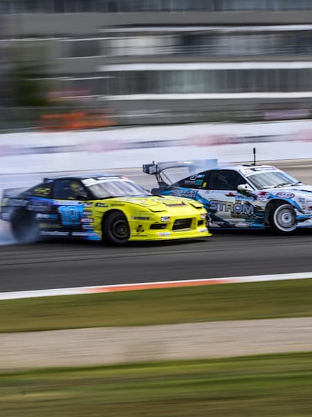 Дуейн МакКівер з Ірландії та Лаурі Хейнонен з Фінляндії виступають під час Drift Masters у Валенсії, Іспанія, 11 травня 2024 року.