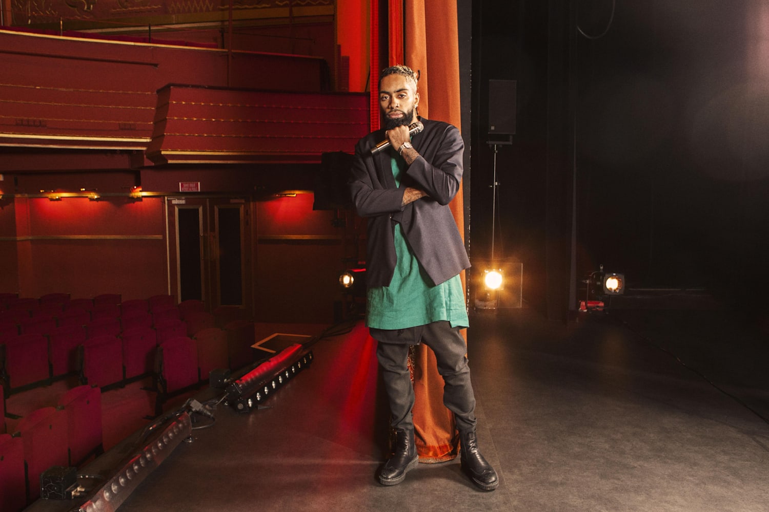 Fary L Humoriste En Interview Pour The Red Bulletin