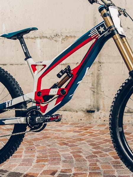 Full view of Aaron Gwin's custom painted 2016 MTB World Championships YT Industries Tues bike