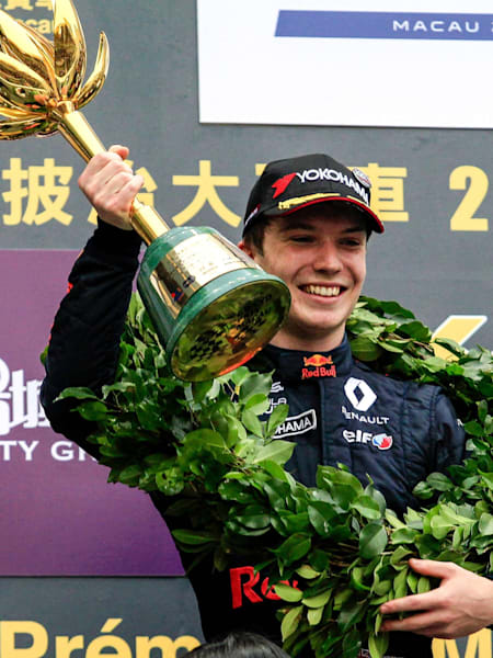 Dan Ticktum celebra la victoria en Macao.