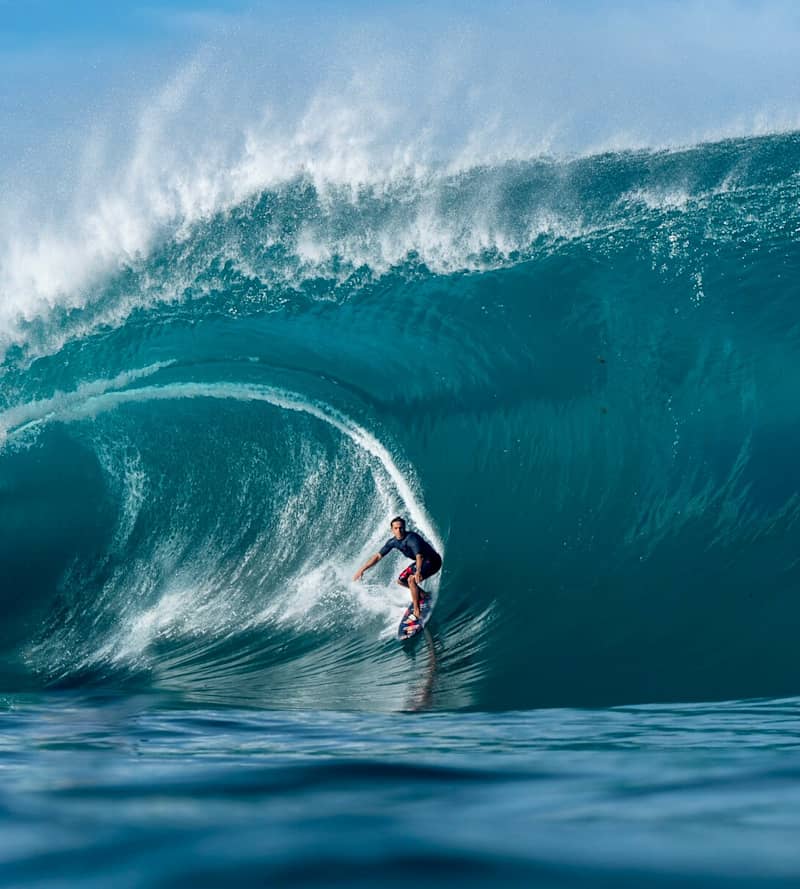 Teahupoo Tahiti big wave surfing – 20 Foot Plus video