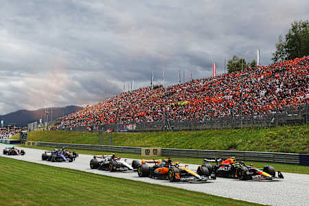 Sergio Perez aus Mexiko am Steuer des Oracle Red Bull Racing RB19 beim Großen Preis von Österreich auf dem Red Bull Ring am 2. Juli 2023 in Spielberg, Österreich. 