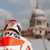 Jolie vue ! Márquez admire le paysage londonien