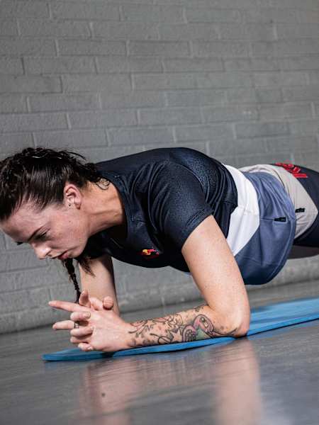 Ashling Thompson beim Planking.