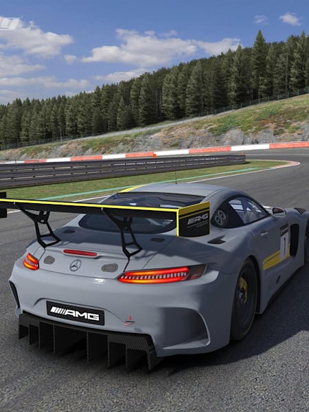 Pro-Gamer Jan Seyffarth gibt Tipps & Tricks zum Sim-Racing.