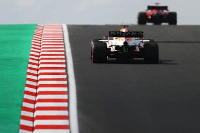 On the Istanbul Park Circuit, the Formula 1 drivers have to reckon with a significant gradient. 