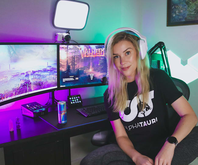 Stephanie Hex Bendixsen Meet The Local Gaming Legend Screenplay, the new gaming show with stephanie 'hex' bendixsen and nich 'nichboy' richardson, heads to facebook this afternoon and. stephanie hex bendixsen meet the