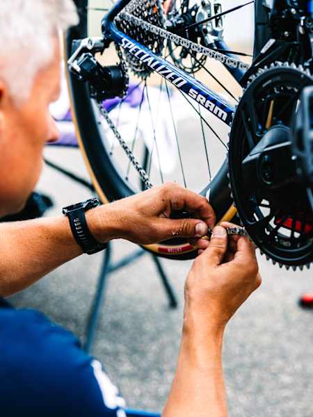 Each stage starts with a perfectly waxed chain.