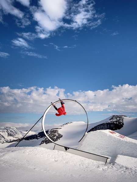 2016年に世界初のループレールライドを成功させたジェイダー