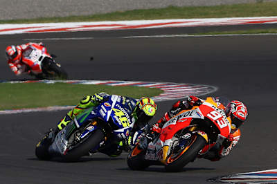 Márquez et Rossi au coude-à-coude