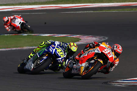 Márquez et Rossi au coude-à-coude