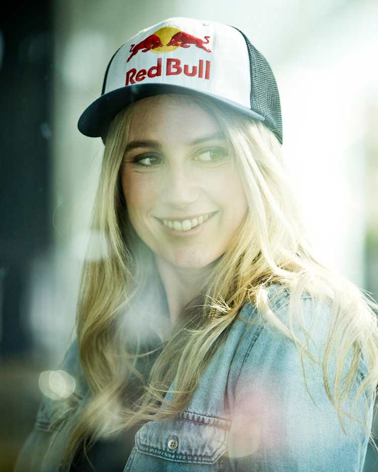 アンナ・ガッサー｜スノーボーダー｜レッドブル・アスリート