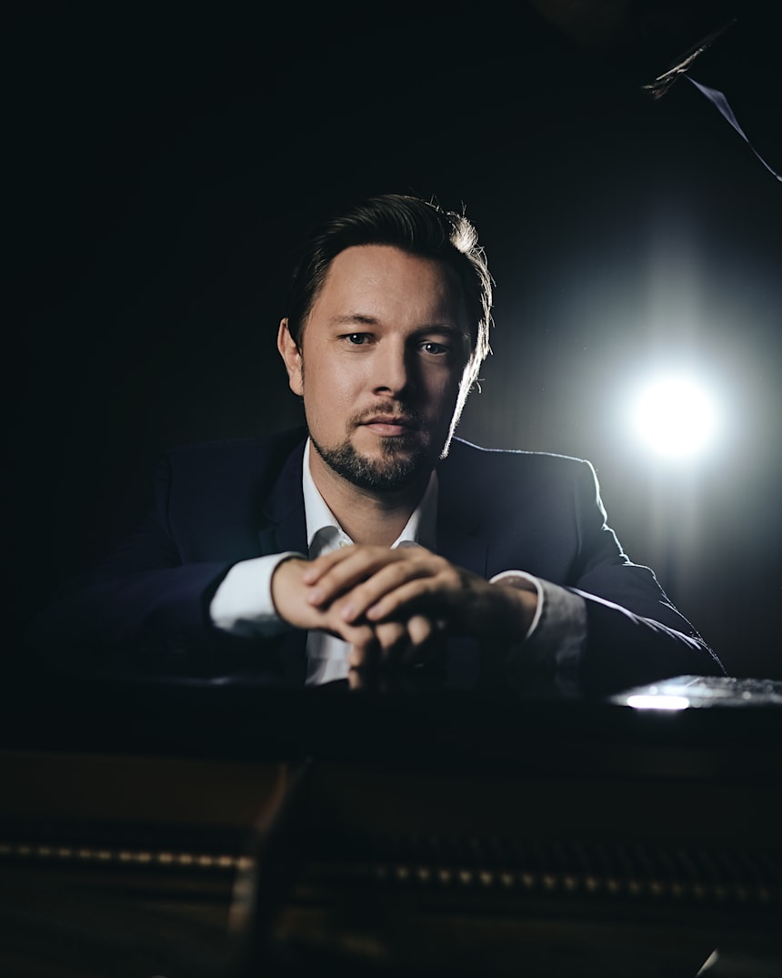 Dj Thefatrat Biografija Godine, snimio je čak 70 pjesama, od kojih je odabrao one. dj thefatrat biografija