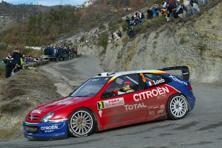 Sébastien Loeb a remporté son premier championnat du monde WRC dans la voiture XSARA WRC 2004.