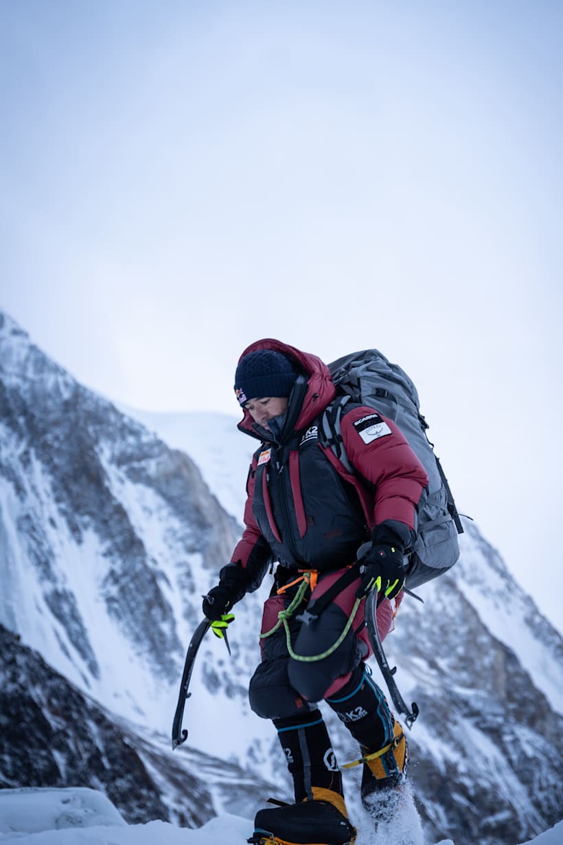 Nirmal Purja 於當地時間2021年1月16日，正值寒冬下成功征服K2。