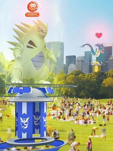 Les nouveaux raids dans Pokémon GO Pokémon GO : Les Pokémon Dracaufeu et Tyranocif dans les nouvelles arènes de Pokémon GO.