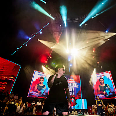 Blon performs during the Spanish Red Bull Batalla National Final in Malaga, Spain on July 30, 2022.