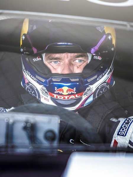 Le pilote français Sébastien Loeb a explosé l'ancien record dans sa Peugeot 208 T16 Pikes Peak.