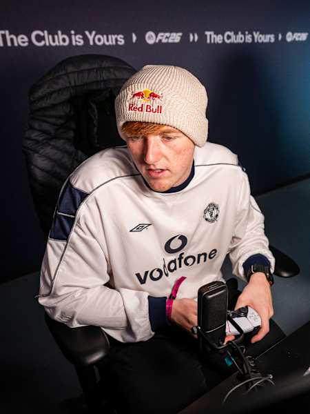 Morgan "Angry Ginge" Burtwistle es fotografiado en el evento de lanzamiento de EA SPORTS FC 26 en Londres, Reino Unido, el 17 de septiembre de 2025.l
