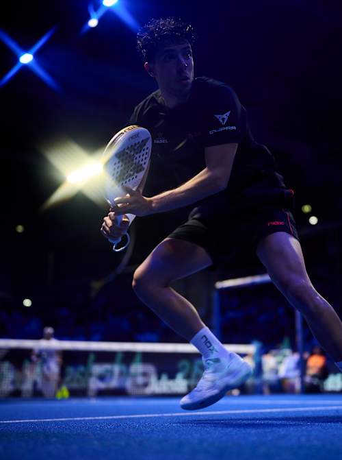 Agustín Tapia durante los cuartos de final del Premier Padel Gijón P2, España el 06 de marzo de 2026.