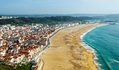 Les plages de Nazaré, au Portugal. 
