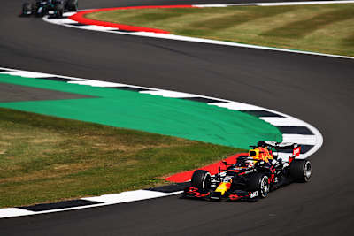Hamilton pisa los talones a Verstappen