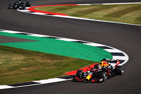 Hamilton pisa los talones a Verstappen