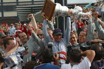Alinghi remporte la Coupe de l'America 2003 en Nouvelle-Zélande