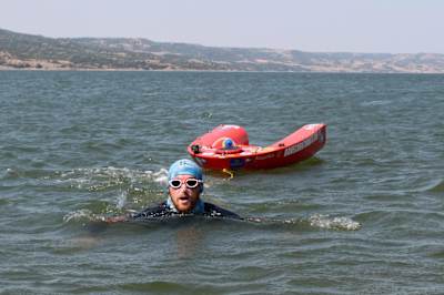 Dave Cornthwaite swimming the Missouri river