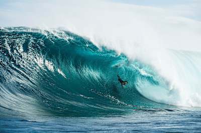 Laura Enever wipes out at Shipstern Bluff