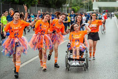 Teilnehmer/innen laufen während der sechsten Ausgabe des Wings for Life World Run in Izmir, Türkei, am 5. Mai 2019.