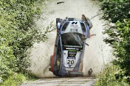 Hayden Paddon crashes at Rally Finland