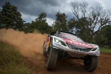 El segundo año con Peugeot, Carlos Sainz pilotó el Peugeot 3008 DRK, la evolución del 2008 DRK de 2016.