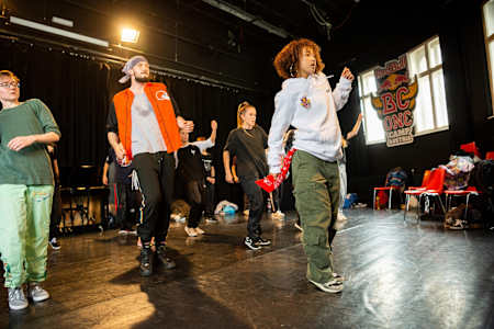 Kyoka showing moves in front of her students.