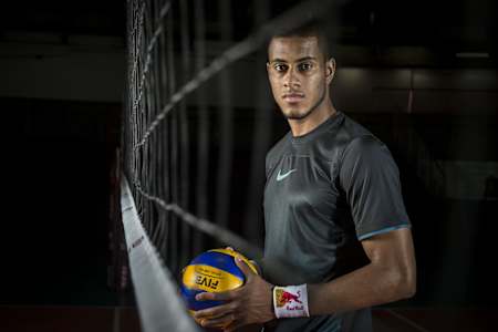 Um saque despretensioso fez Lucarelli descobrir que podia vingar no vôlei