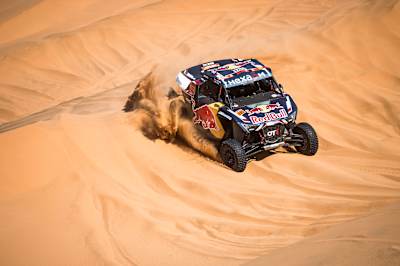 Cyril Despres (FRA) de Red Bull Off-Road Team USA court lors de la 7e étape du Rallye Dakar 2020 entre Riyad et Wadi Al Dawasir, en Arabie saoudite, le 12 janvier 2020.