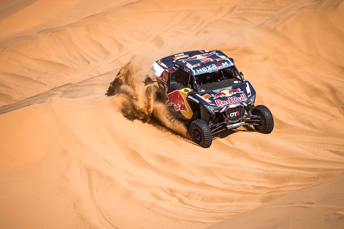 Cyril Despres (FRA) del Red Bull Off-Road Team USA corre durante la etapa 7 del Rally Dakar 2020 de Riad a Wadi Al Dawasir, Arabia Saudí, el 12 de enero de 2020.
