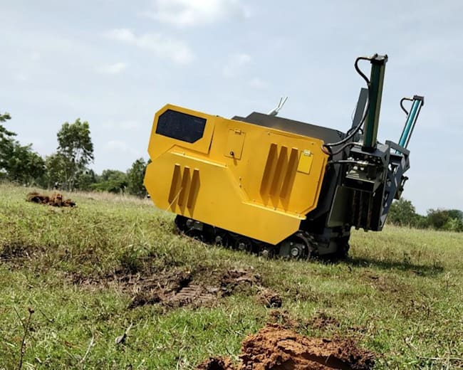 地雷除去作業を助けるロボット テクノロジー レッドブル