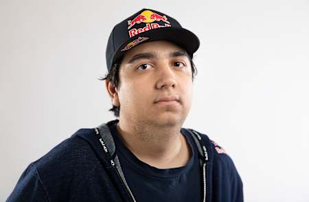 Eskiden CS:GO da oynamış olan Valorant esporcusu Mehmet Yağız “cNed” İpek