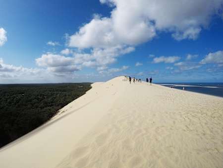 Le sommet de la Dune du Pilat est l'un des meilleurs spots outdoor pour faire un apéro.