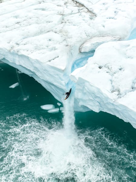 Aniol Serrasolses salta una cascada de 20 metros en Noruega dentro del proyecto Ice Waterfalls