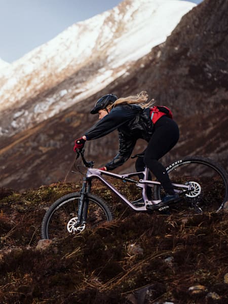 Ein Downcountry-Bike gibt den Cross-Country-Maschinen mehr Robustheit.